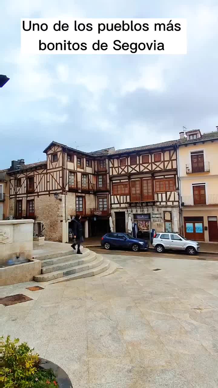 📍 Cuéllar 📍

Una villa medieval declarada Conjunto Histórico, en la que al pasear podrás admirar sus iglesias de arte Mudéjar, palacios, incluso un castillo que te hablaré de él en las próximas publicaciones. 🤭

Viaja al pasado por este municipio de Segovia. 

¿Lo conoces? 

#viajarmola
#viajaporespaña #turismosegovia #segoviaturismo
#planesgratis #pueblosconencantodeespaña #pueblosconencanto #castillayleon #pueblosespaña #cyl #cuellar #villamedieval #pueblosdelinterior #weekendesk_es #planesdiferentes #castillayleonturismo #patrimoniohistorico #disfrutaenfamilia #disfrutasegovia #estaes_segovia