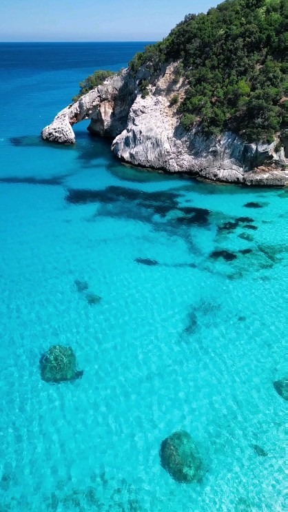 L'arco naturale più bello della Sardegna. 

Location: Cala Goloritzè. Baunei. 

#calagoloritze 
#costadibaunei 
#sardegna 
#sardinia 
#unionesarda 
#lanuovasardegna 
#vivosardegna 
#sardiniaforyou 
#sardiniatales 
#volgosardegna 
#beautifuldestinations 
#bestplacestogo 
#wonderful_places 
#Italia 
#italy 
#nature 
#lonelyplanet 
#passionpassport 
#discoverearth 
#earthpix 
#placetovisit 
#dronevideo 
#aroundtheworldpix 
#tropical 
#vacation 
#natgeo