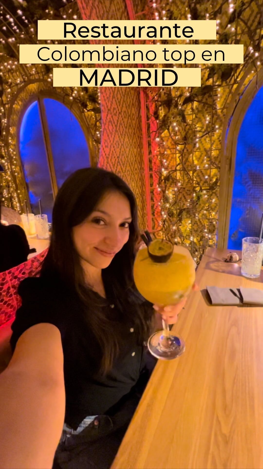 Restaurante Colombiano TOP en MADRID✨

👉🏻 Encontré un restaurante precioso con la mejor comida colombiana que he probado en Madrid @aguapanelamadrid 

Este restaurante es un lugar que te sorprende en todos los sentidos ✨ La decoración es asombrosa y la atención no puede ser mejor 💕

Nuestros platos favoritos:

- La Trilogía de Patacón: Pollo, chicharrón y gambas servidos sobre una base de patacón 😋

- El Arroz de Lechona: Cerdo crocante al horno sobre arroz de lechona con guisantes y acompañado de una arepa 🫓

🫶🏻 De postre no te pierdas los dos más emblematicos de mi tierra: la Oblea y el Merengón 👏🏻

👉🏻 No te vayas sin probar alguno de sus originales cokctails 🍹

📌 C/ de San Marcos, 26

😉 Súper recomendado! ¿Te animas a conocerlo?

#madrid #planes #planesmadrid #restaurante #restaurantesmadrid #comidacolombiana #restaurantesmadrid #madridmola #madridlovers #foodiemadrid #madridrestaurants #madridfoodie #planesmolones