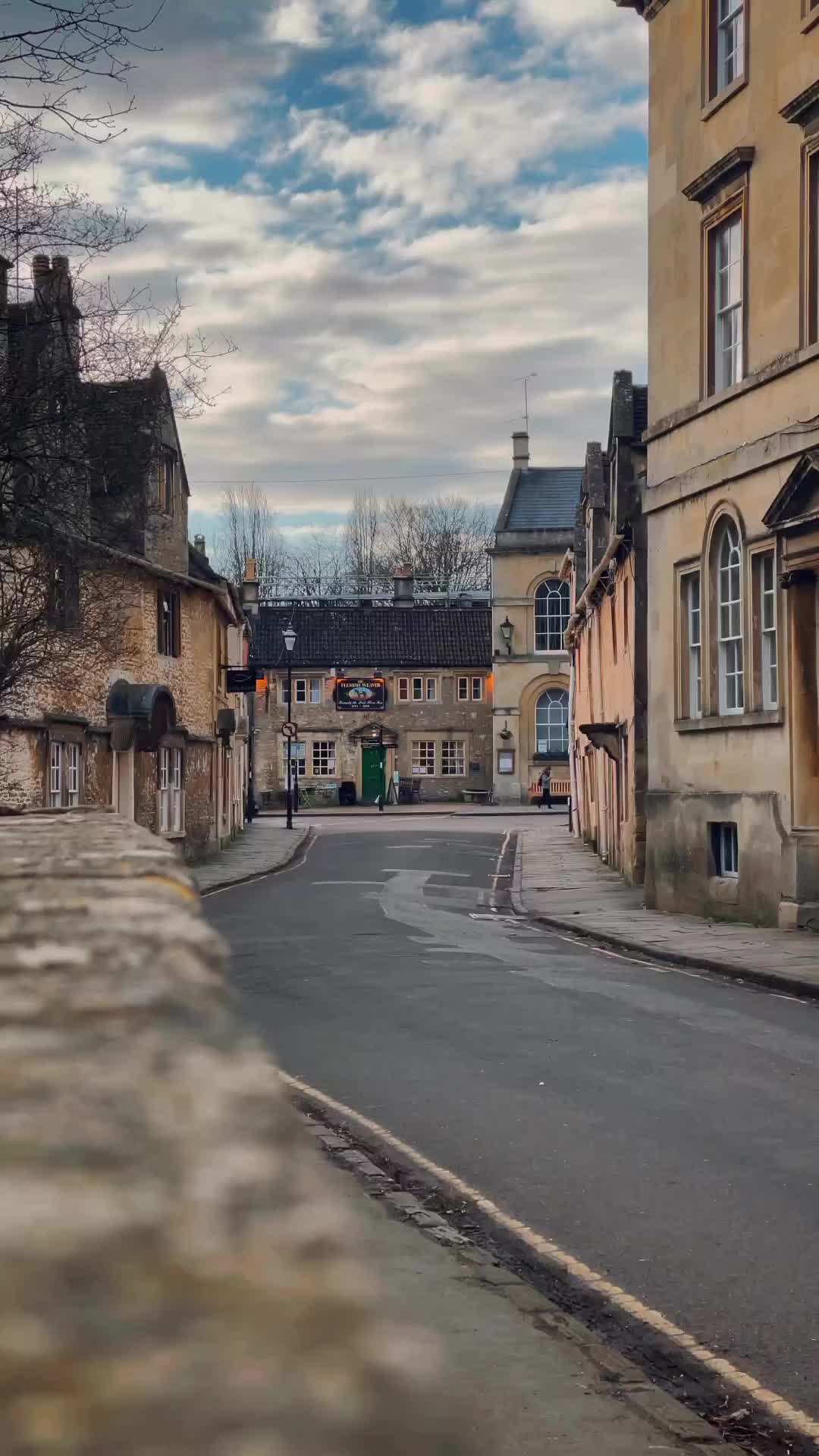 🏴󠁧󠁢󠁥󠁮󠁧󠁿 Have you heard of this beautiful town based on the edge of the Cotswolds? *save for your visit* 

This is Corsham, a quaint little town known for its independent shops and Corsham Court, a stately home you can visit with rather a nice art collection. 

You may recognize this town as it was also used for some filming in Poldark. 

This town is very close to Lacock and worth a visit. 

#visitcotswolds #cotswolds #discovercotswolds #unlimitedengland #unlimitedbritain #uktravels #uktravel #uktravelblogger #visitwiltshire