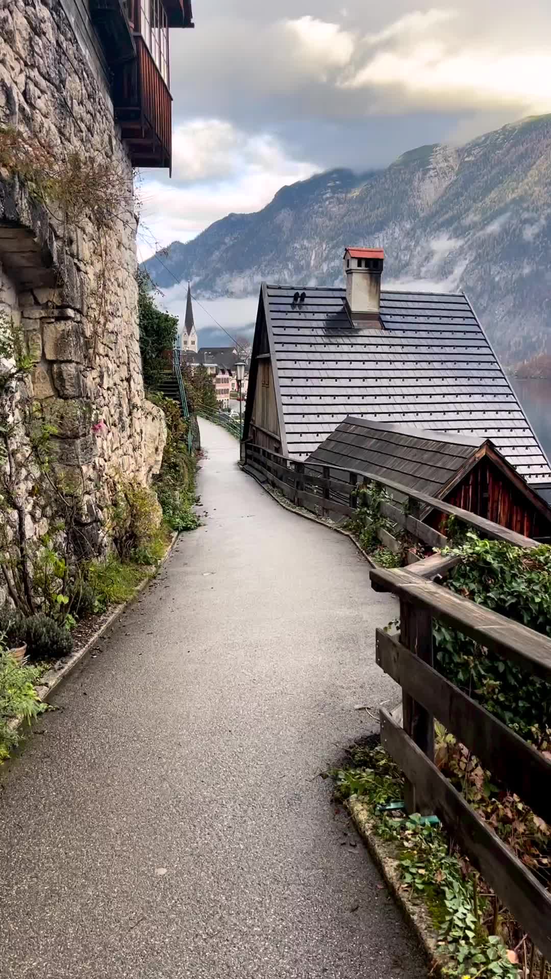 Spring Vibes in Hallstatt, Austria: Embrace the Beauty 🌸