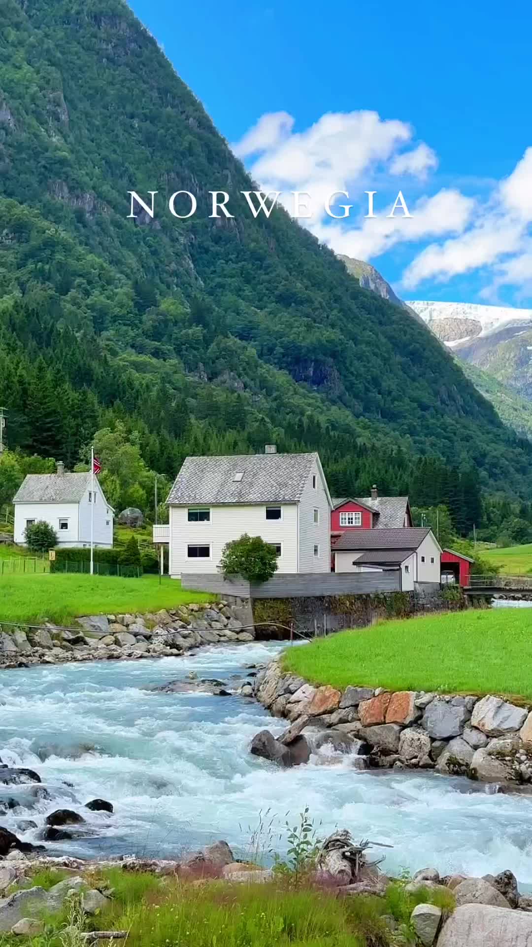 Explore the Scenic Beauty of Flåm, Norway
