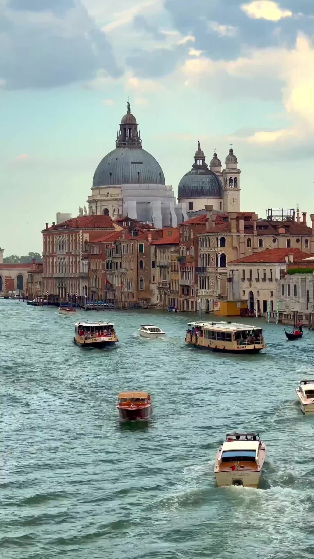 Romantic Gondola Ride in Venice: Explore La Dolce Vita
