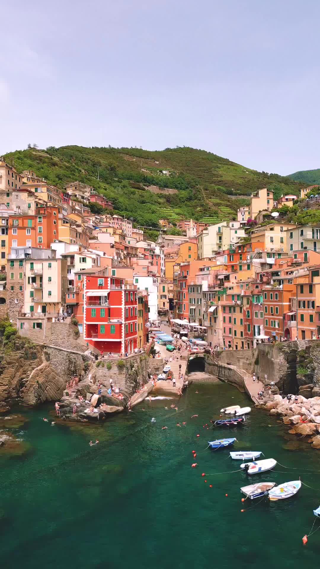 Riomaggiore - Cinque Terre Travel Guide 🇮🇹