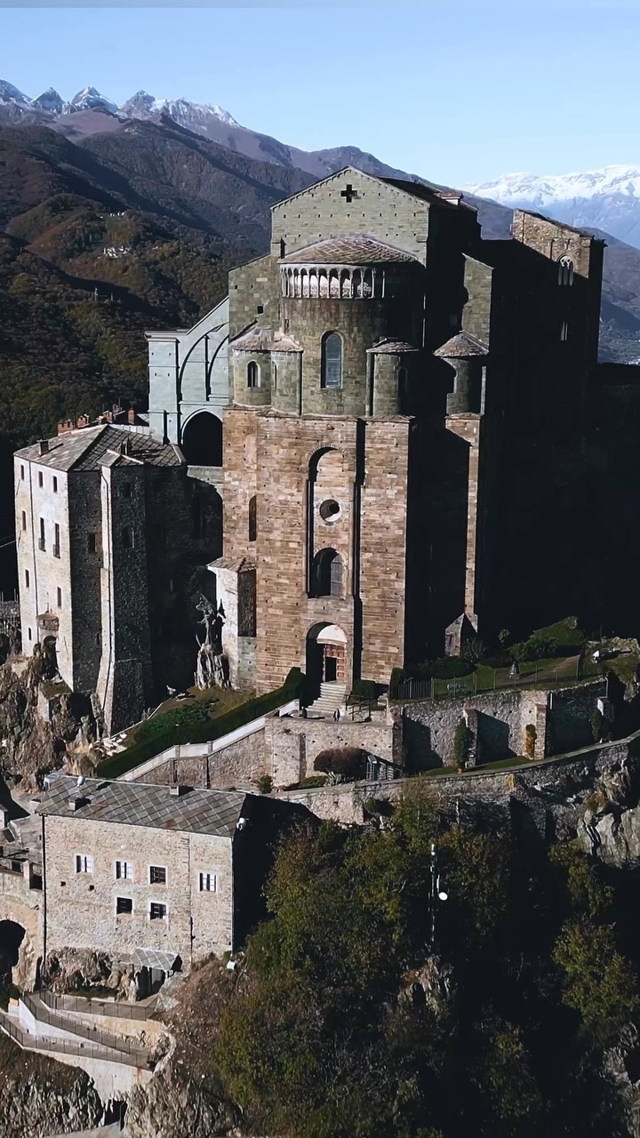 Esplorazione Culturale e Gastronomica di Chiusa di San Michele