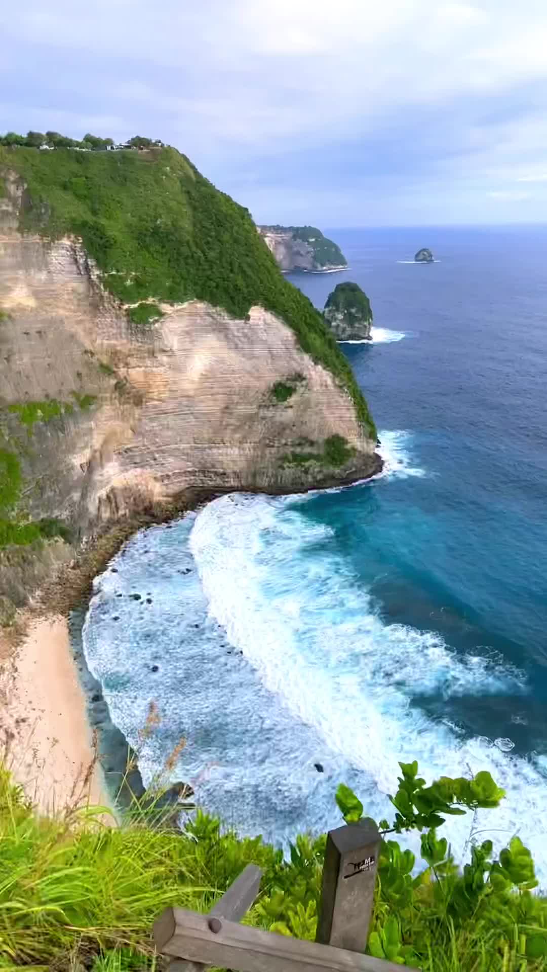 Discover Paradise at Nusa Penida's Kelingking Beach