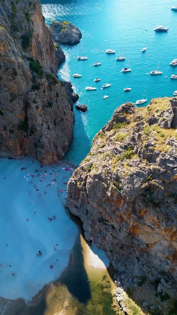 🪼I remember the golden days when it was throwback thursday here on IG, so here goes my throwback today with this oldie orbit from Torrent de Pareis in Mallorca - Located at Port de Sa Calobra

🐚 Fun fact - This is my first nature reel that I ever posted almost a year ago and it got blown up on every other account that reposted this but my own, one will never forget this and that I didn’t get mentioned, feels like yesterday 😅 Time really flies when getting older 😅

💁🏻‍♂️ With that said I just want to point out to every repost account that you should give credit where credit is due - TO THE CREATORS. 

(especially if you’re making revenue of your page)

🌴 Don’t forget to save this reel for whichever reason you might find this useful and feel free to follow!

#mallorca #sacalobra #torrentdepareis #bucketlistadventures #europetravel #beautifuldestinations #spain #europedestinations #europe_vacations #baleares