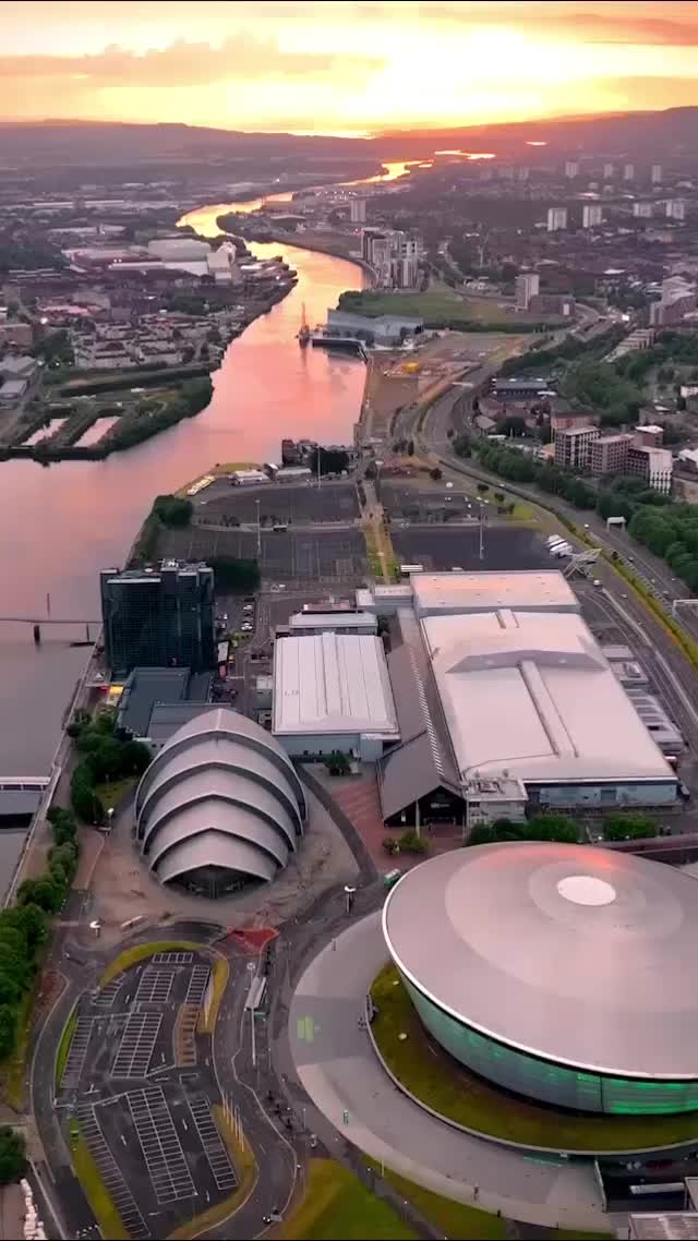 Stunning Sunset Over River Clyde in Glasgow, Scotland
