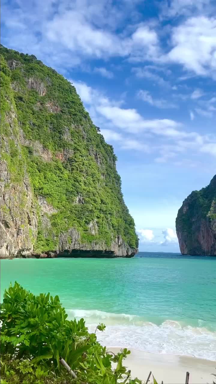 Discover Maya Bay: Thailand's Paradise Island 🌴🇹🇭