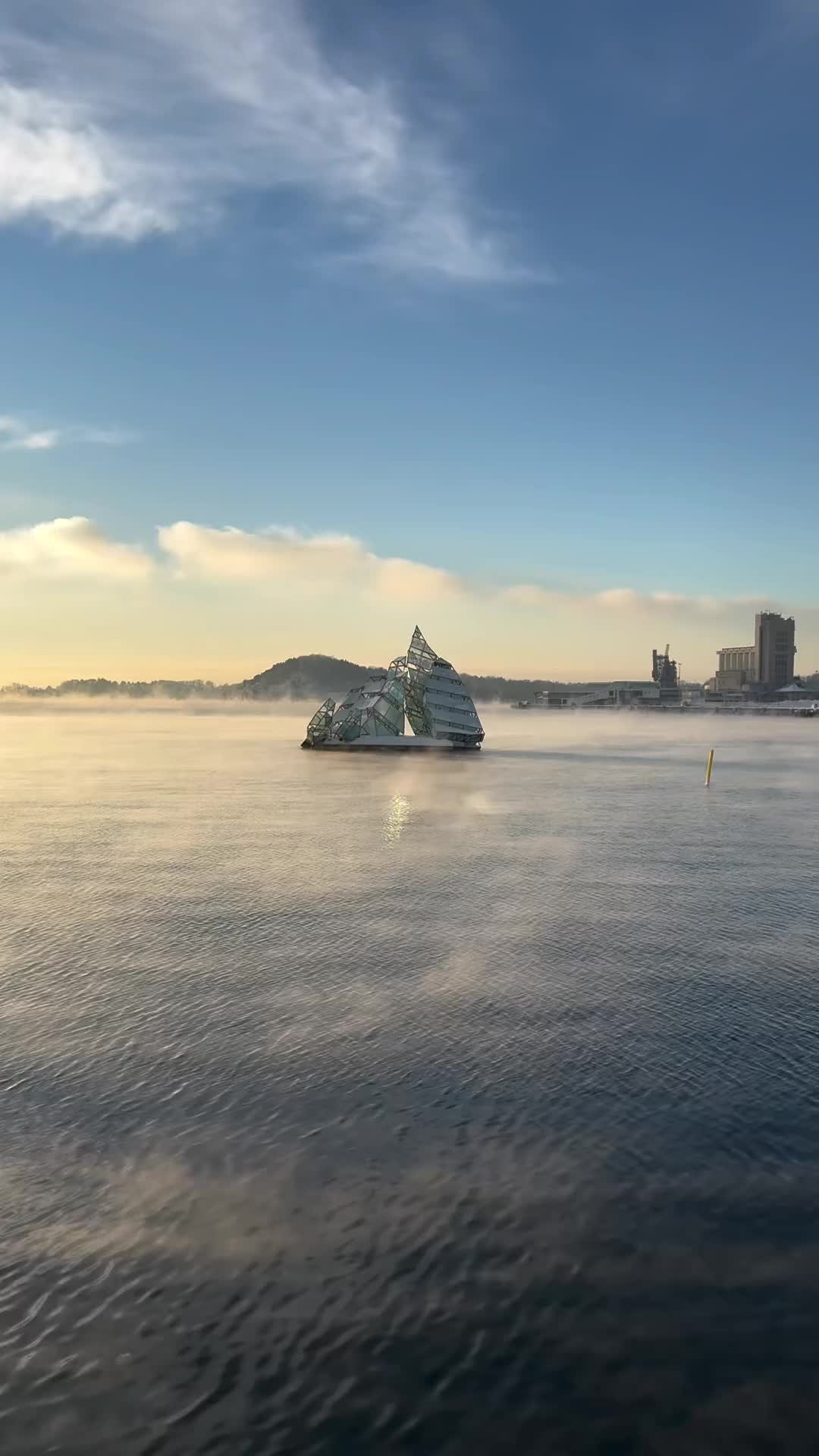 Sunny winter mornings in Oslo, Norway 🇳🇴
Amazing views from the Opera House to the surrounding harbour. 
Have you already been to Oslo? 🙌
.
.
.
.
.
.
.
.
.
#oslo #visitoslo #visitgreateroslo #museum #norway #norway🇳🇴 #norge #mynorwaystories #mittnorge #visiteurope #travel #traveltheworld #beautifuldestinations #europe #neverstopexploring #wanderlust #travelphotography #travelblogger #iatiporelmundo #travelblogger #incredible_europe #iamtb #city #oslove  #winter #golstavechurch #morning