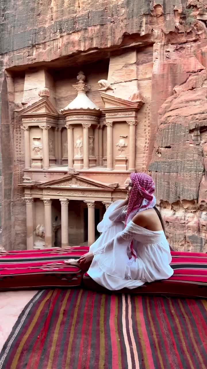 Petra - The Lost City: A Seven Wonders of the World