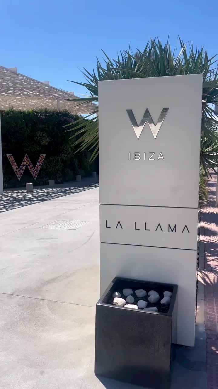 Take a 60 second tour of W Ibiza located in Santa Eulalia 🇪🇸🥂🎶🏖
#whotel #wibiza #ibiza #santaeulalia #luxury #hotel #luxuryhotel #luxuryholiday #touroperator #explorepage #sun #sea #beach #pool #relax #music