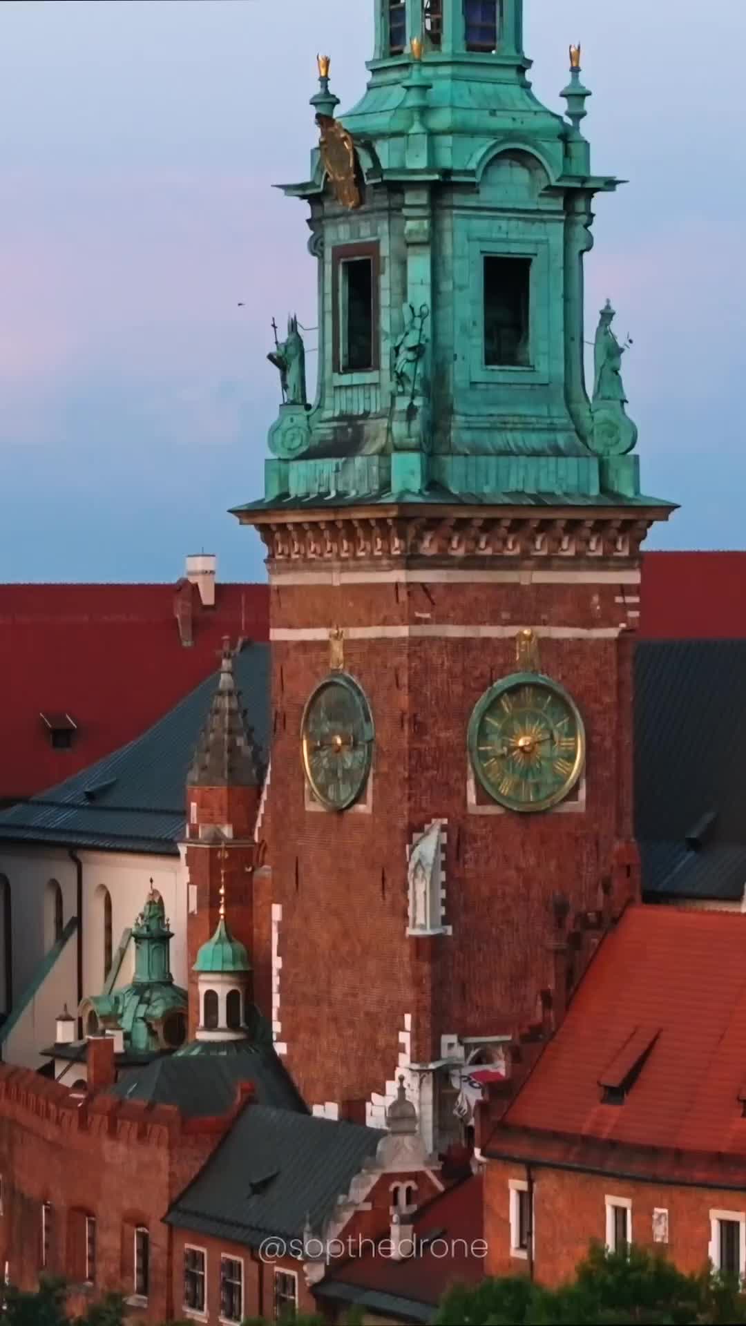 🇵🇱▫️W▫️A▫️W▫️E▫️L▫️▫️#krakowoldtown #krakowcity #krakowplaces #krakowplaces #kraków #krakau #krakowpoland #krakowwawel #katedra @wawelcastle @igerskrakow @moj_krakow @krakow_pl #dronepointofview #fromwhereidrone #dronegear #sopthedrone