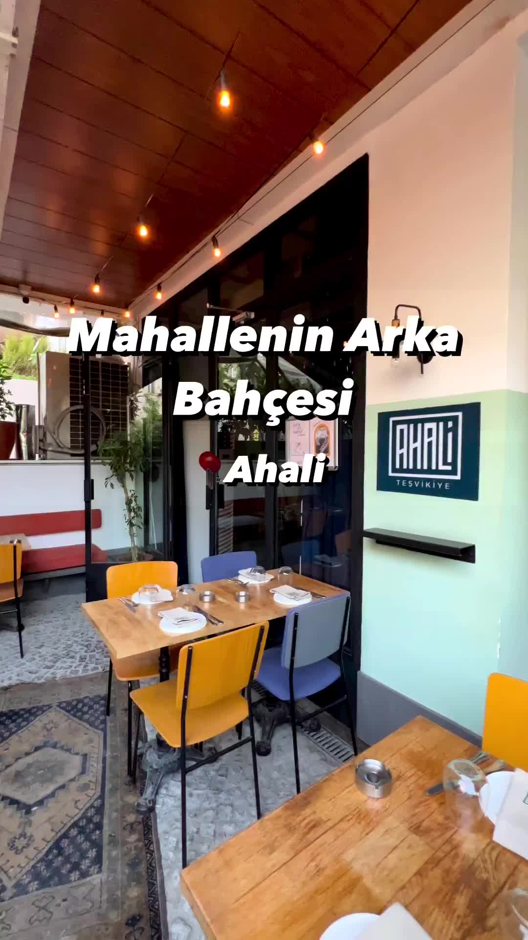 Mantar, cips, patlıcan künefe, enginar, antrikot ve sufle 🍽️

Ahali Teşvikiye, Nişantaşı’nda Topağacı tarafında yer alan bir restoran/meze bar.📍

Alaçatı’da da bir şubesi bulunuyor. 🍀 @ahalitesvikiye 

Mekanın arka tarafında bahçe bölümü mevcut. 🌳

İçerisi açık mutfak konseptinde tasarlanmış. 🧑🏻‍🍳 

Oldukça değişik mezeler, ara sıcaklar ve ana yemekler mevcut. 🍽️ 

Yemekten önce gelen zeytinyağlı ekmek de çok güzeldi. 🥖 

Limonlu patates cipsi lezzetli bir başlangıçtı. 🥔 

İstiridye mantarı & ponzu altındaki sos yatağı ile çok uyumluydu. 🍄 

Roma usulü enginar kızartma daha önce hiç yemediğimiz farklı bir üründü, çok beğendik. 🌸

Köz patlıcan künefe ise bize fazla deneysel gelen bir lezzet oldu. Güzel, değişik ama bize tam hitap etmedi. 😕

Ahali döner ise incecik ve sulu sulu servis edilen bir antrikot. Lezzetli ama adına döner değil, antrikot külbastı demek daha doğru olabilir. 🥩 

Tatlı olarak bademli sufleyi seçtik, güzel bir tatlıydı. 🍮

Tek eleştirimiz ise çay servis etmemeleri konusunda. Ne kadar beklediysek de çay bir türlü gelmedi. 😐

Akşam saatleri ve hafta sonu kalabalık olabiliyor, gideceklerin rezervasyon yaptırmasını öneririz. ☎️

Reklam yazmak mecburi (ücretli tanıtım/iş birliği değildir)

Limonlu patates cipsi: 105 TL
İstiridye mantarı ve ponzu: 195 TL
Köz patlıcanlı künefe: 170 TL
Roma usulü enginar kızartma: 265 TL
Ahali döner: 465 TL
Badem sufle: 195 TL
Türk kahvesi: ücret alınmamış
Su: ücret alınmamış
Kuver: 50 TL (Kişi başı)
%10 Servis ücreti alınıyor.

(Temmuz’23 fiyatlarıdır.)

Adres: Teşvikiye Mahallesi, Av. Süreyya Ağaoğlu Sokak, No:33, Şişli/İstanbul 📍
Telefon: 0546 202 44 50 ☎️

Rehber Yorumu: Lezzetli yemekler tatmak, açık havada oturup birşeyler içmek için tavsiye ederiz. 

Mekan: 7/10
Lezzet: 8/10

English Summary: Ahali Teşvikiye is a restaurant/tapas bar located at Nişantaşı, İstanbul. All the foods we tried were different and all were really delicious. We recommend this place for delicious food in Nişantaşı. ❤️

#ahalitesvikiye #nisantasi #nişantaşı #istanbulmekanları #istanbulrestoranları #mekanönerisi #mekankeşfi #nereyegitsek #gezilecekyerler #istanbulrehberi #istanbuldagezilecekyerler #istanbulda1yer