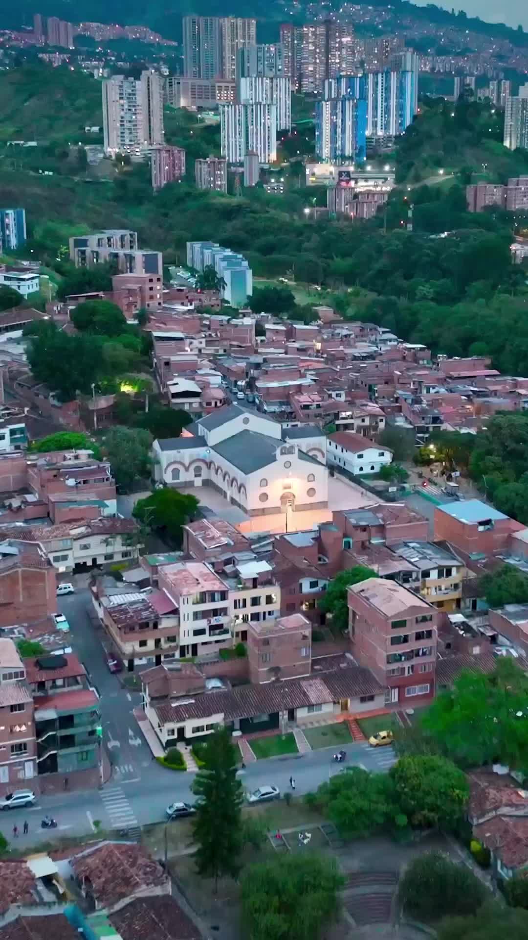 City Lights of Medellín: Stunning Night Skyline 🌃🇨🇴