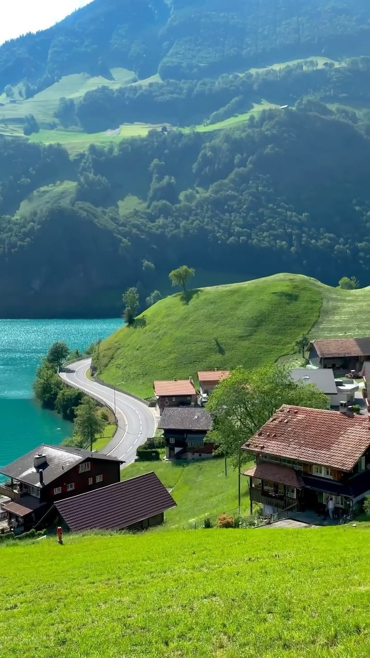 TAG someone you’d like to visit this place with...😍
#HappyEaster to all who celebrate it..🐰🐣 

Lungern, Obwalden, Switzerland 🇨🇭 

#SennRelax #Lungern #Switzerland_Vacations #IneedSwitzerland