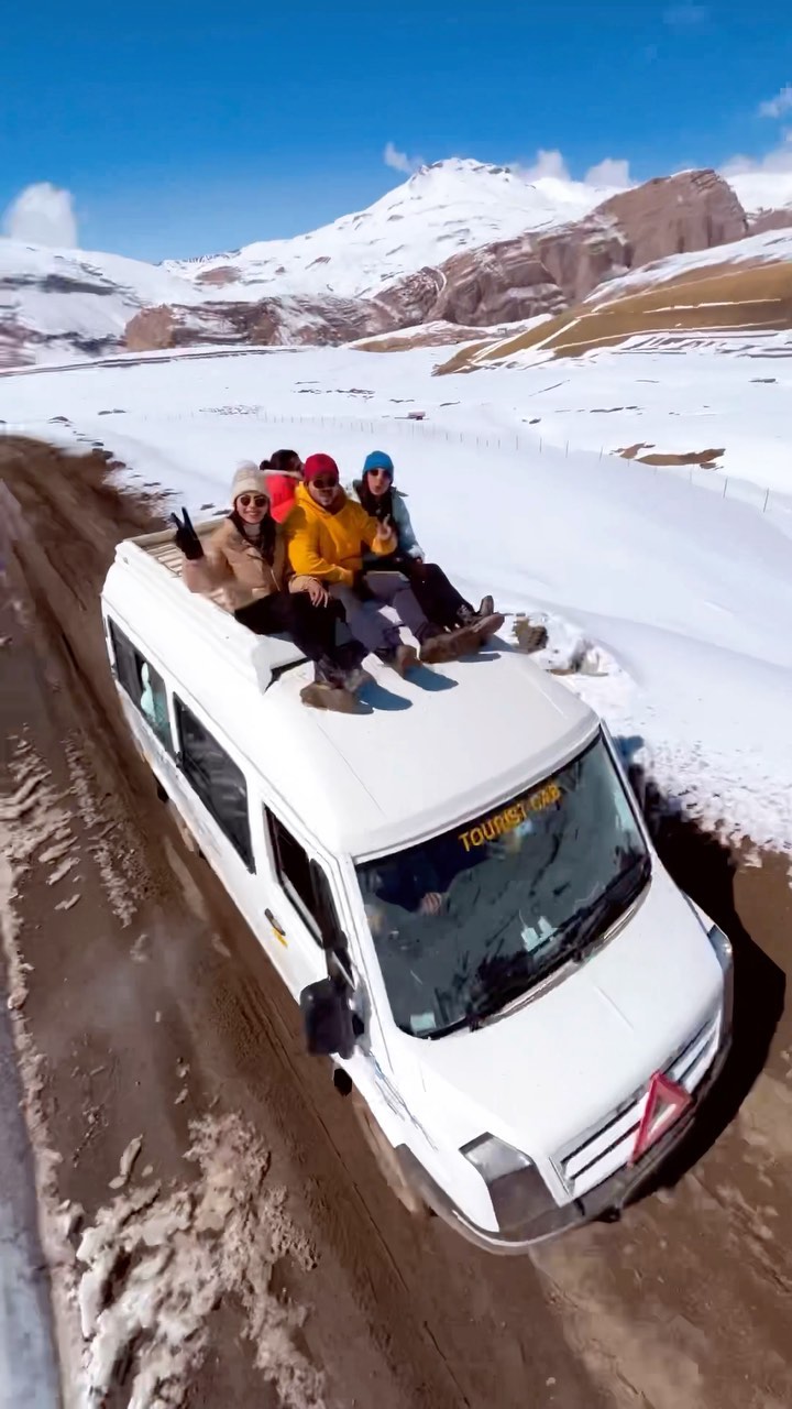 AWARAAS on Tempo in -20°C 🥶 😍

Since I was a child I always wanted to sit on top of a bus, but it never happened.

Finally, got a chance to sit over the Bus and enjoy the beautiful landscape with Mufti ki pasands 😂🤪

Have you ever been on top of a Bus?🤪👇

#spitidiaries #travel #explore #himalayas #exploremore #travelreels #reelsindia #reelitfeelit #reelkarofeelkaro #explorepage✨