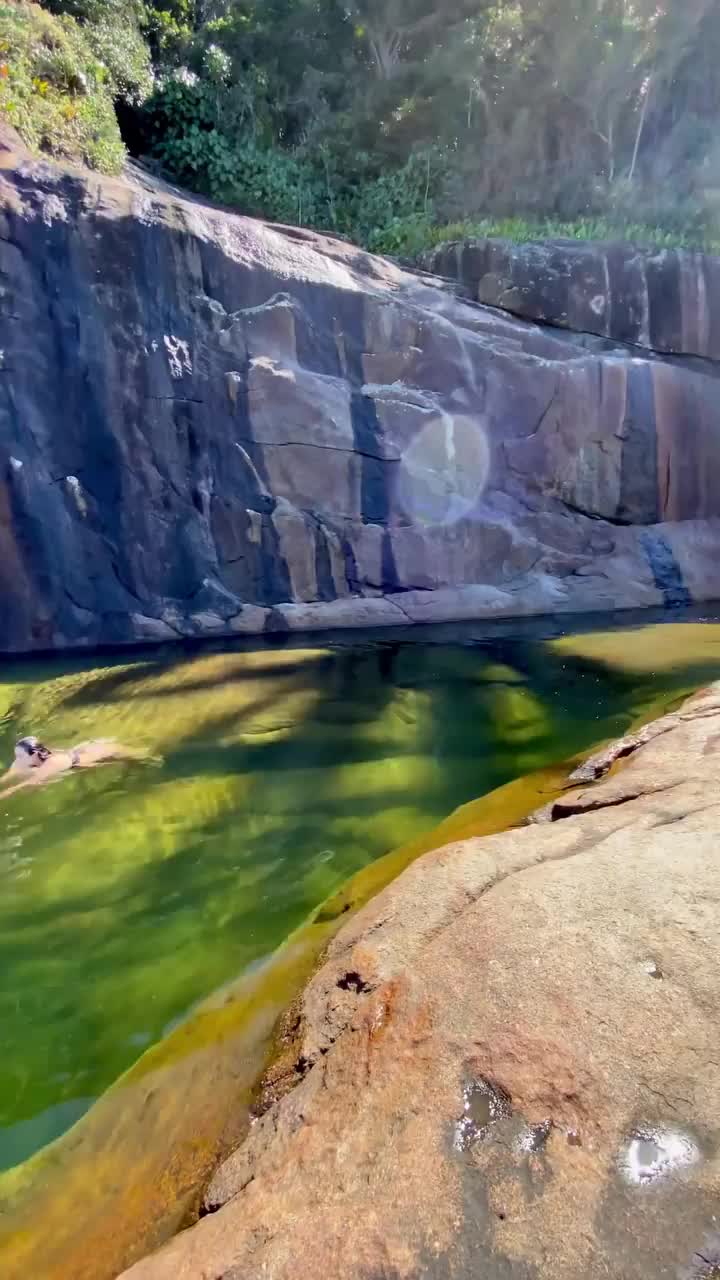 Mergulho na Cachoeira do Saco Bravo em Paraty