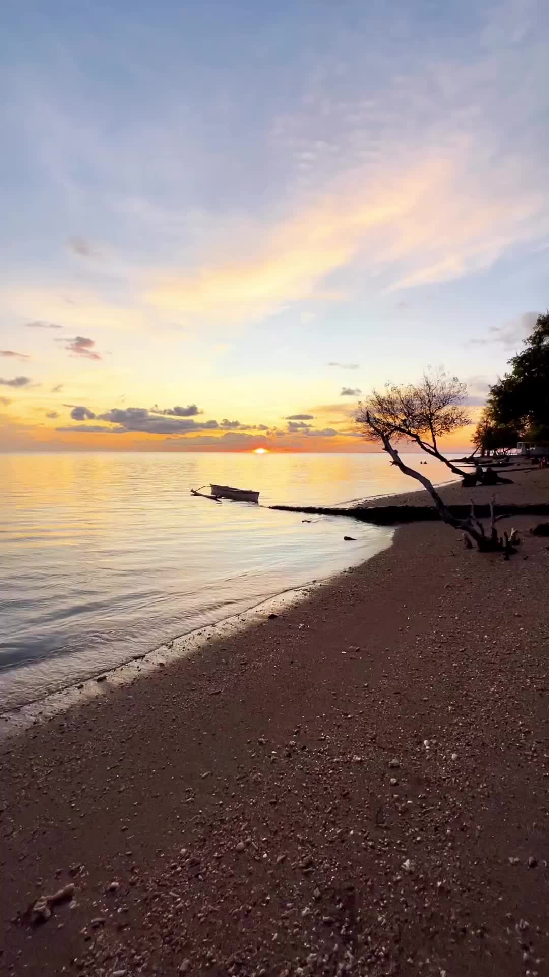 Stunning Sunsets and Hidden Gems on Moyo Island