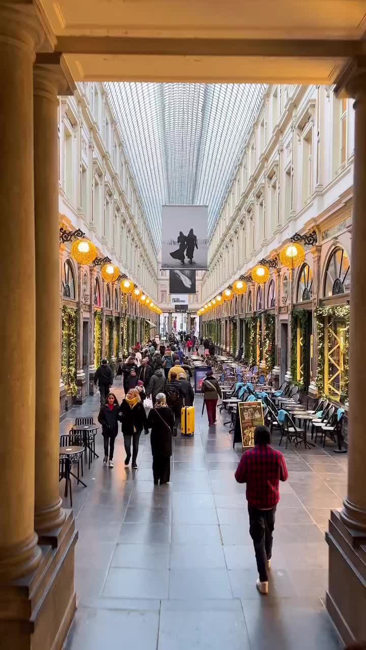 Some of the most beautiful galleries in Europe 🤩

📍 Galeries Royales Saint-Hubert, Brussels 🇧🇪 
🎥 @travelwithadrien
#gallery #galleries #passage #passages #christmasdecor #christmasdecorations #christmasmood #galeriesroyalessainthubert #brussels #bruxelles #visitbrussels #visitbelgium