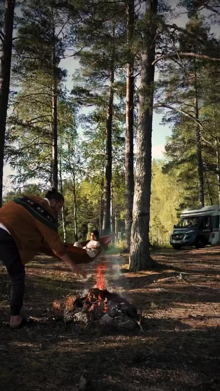 Find someone who is a home and an adventure all at once ✨
.
.
.
#homeiswhereyouparkit #coupletraveltheworld #vanlifecouple #swedenonwheels #wildcamping