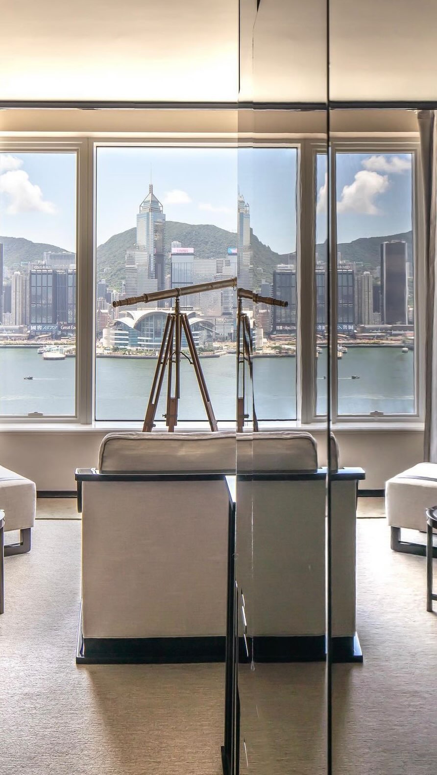 Exploring the Vibrant City of Hong Kong