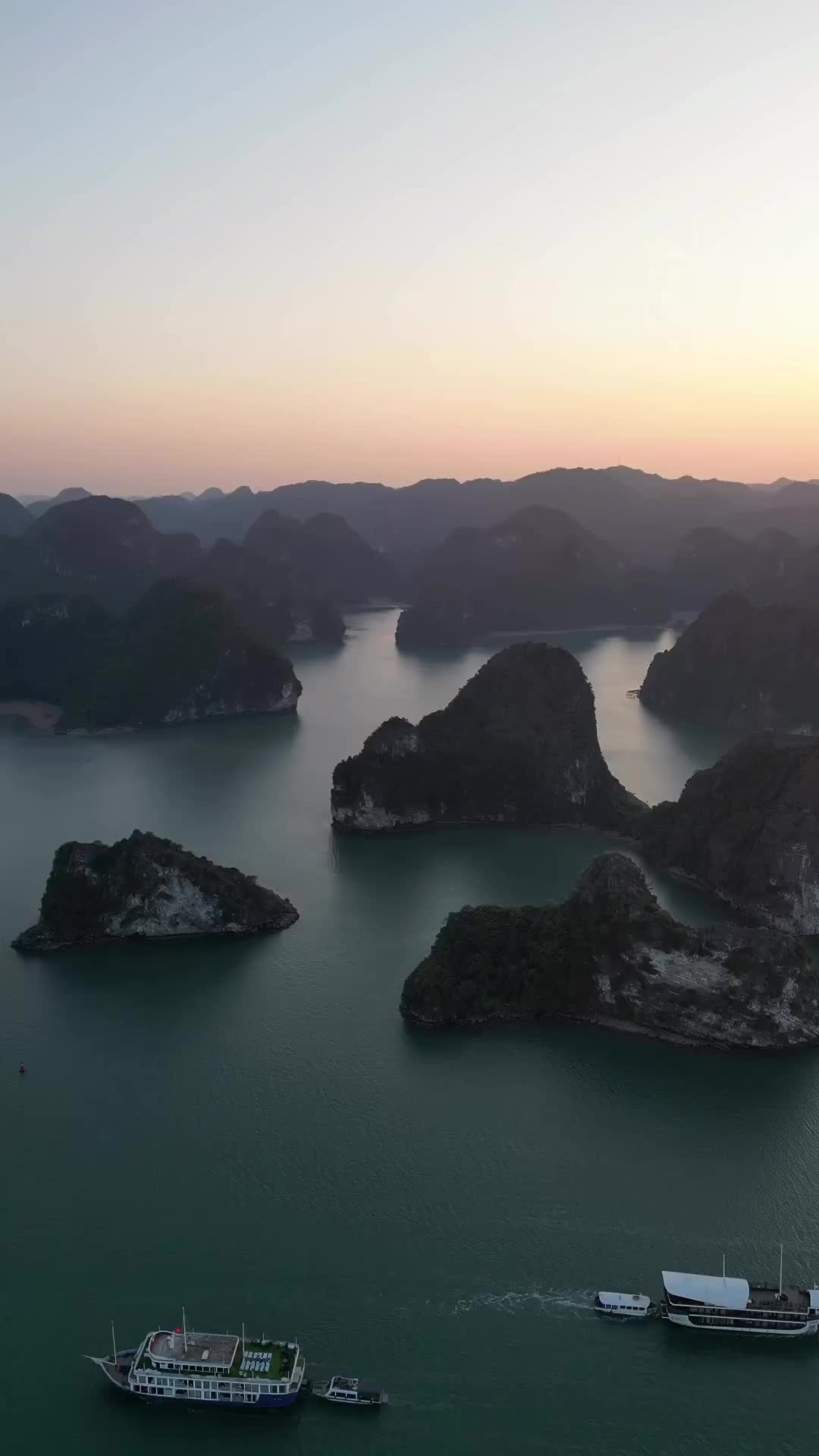 Explore Stunning Ha Long Bay in Vietnam