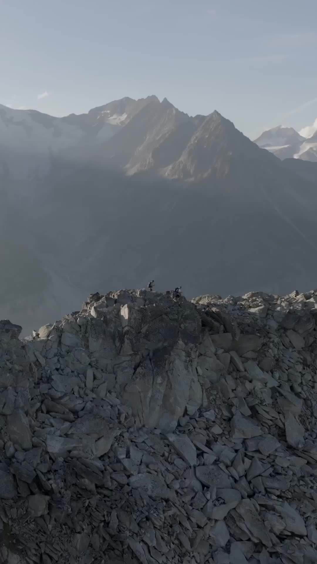 Coisa mágica 🇨🇭Eu e o @manzarra vamos andar a conquistar montanhas pela Suíça nos próximos dias 🤘

@ValaisWallis #Valais #MySummerInValais @MySwitzerland #IneedSwitzerland #inLOVEwithSWITZERLAND #aletsch #aletscharena #feelfree