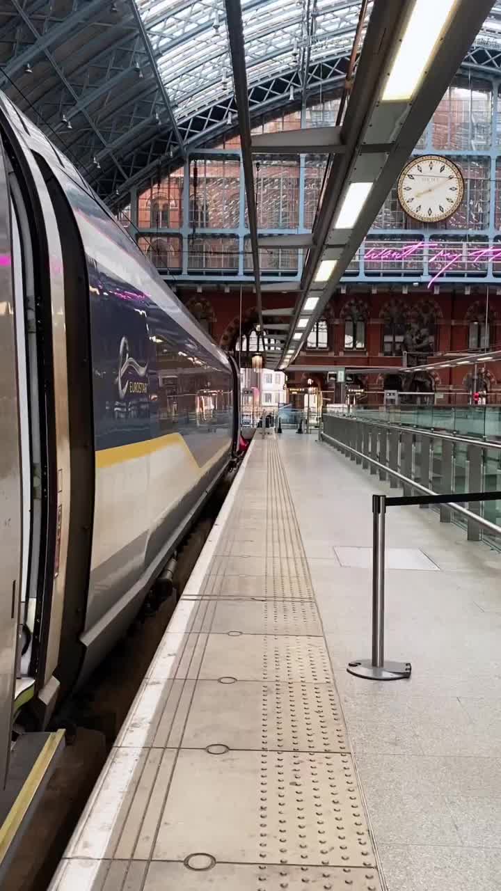 Train vs Plane: Best Travel to Amsterdam 🌷