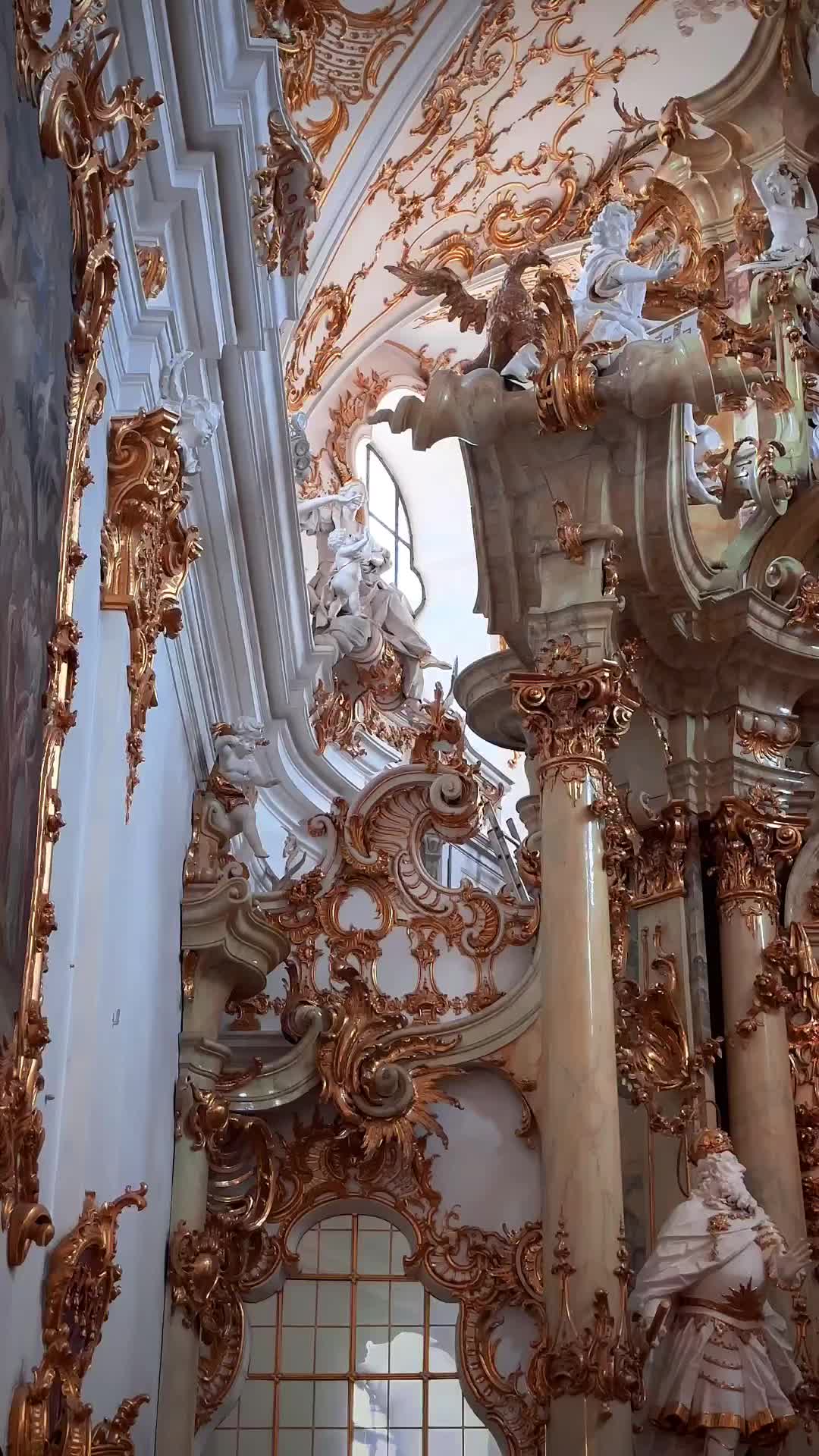 ✨ lost in ornament 🫠
📍this unique artwork was designed by sculptor Simon Sorg and realized between 1769- 1775 at Alte Kapelle, Regensburg. 

#baroqueblockbuster #rococo #regensburg #unesco #art #culture #luxury #luxurylifestyle