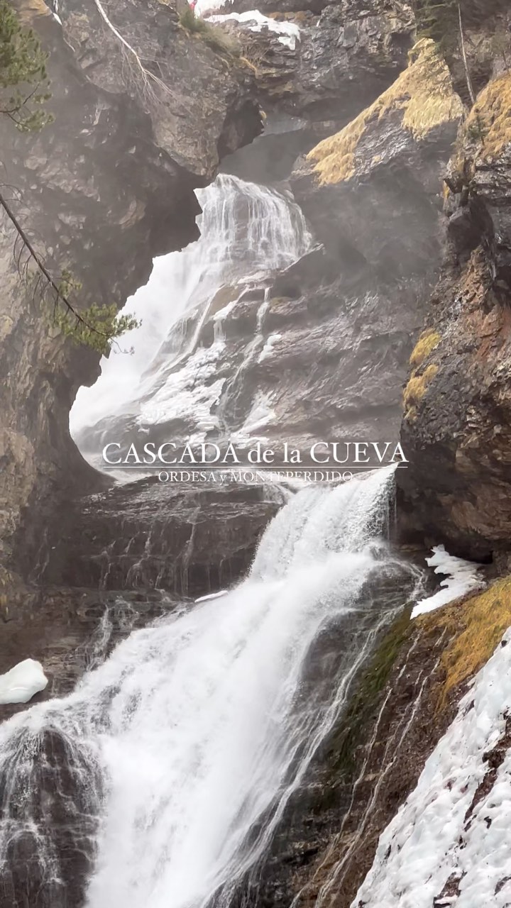 📍Cascada del Estrecho y de la Cueva 💙Ordesa y Monteperdido 🏔(Huesca)

Un momento increíble 💙 Una nube de vapor hacía del lugar un sito mágico ☺️ ¿no crees? 😉

Con muchísima agua porque está comenzando el deshielo 🧊 el parque se llena de mini cascadas por todos lados 💦 

Mucho respeto a la montaña 🏔️ cuidemos nuestros bosques 🌳 

Enamorado de Los Pirineos 💙

#escalar #escalada #trekking #mountains #montaña #montañeros #montañismo #senderismo #pathfinder #ordesa #ordesaymonteperdido #parquenacional #huesca #aragon #discoverearth #earthoutdoors #outdoorphotography #naturephotography #savage #waterfall #cascada #agua #rioara #torla #españa #amanecer #coldbutbeautiful #beautiful #awesome #maravilloso