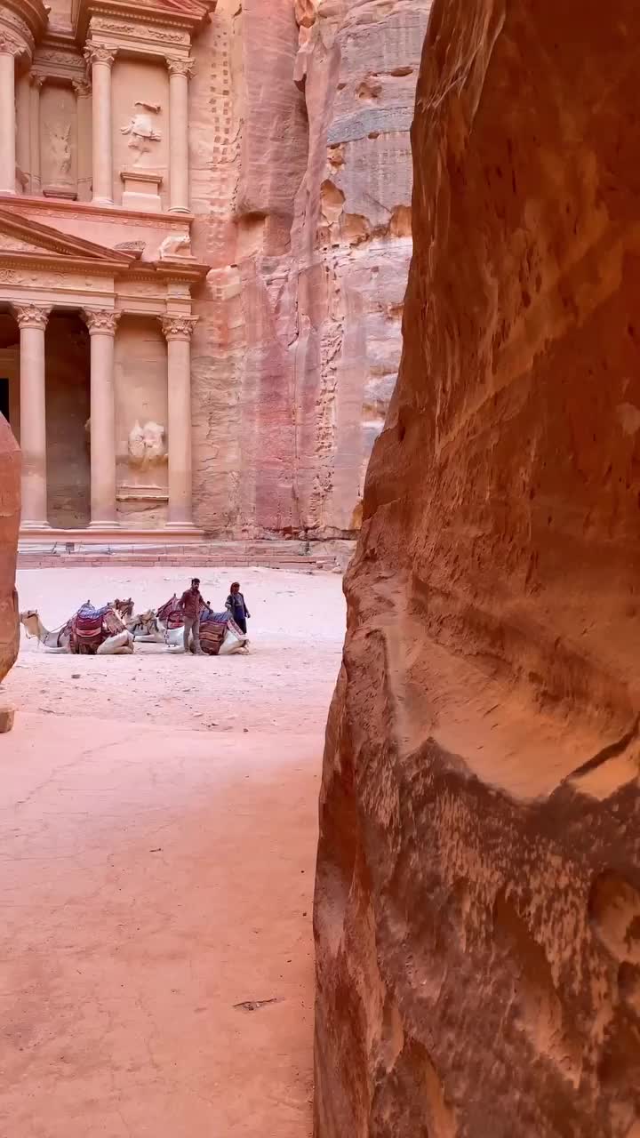 Discover the Lost City of Petra: A World Wonder
