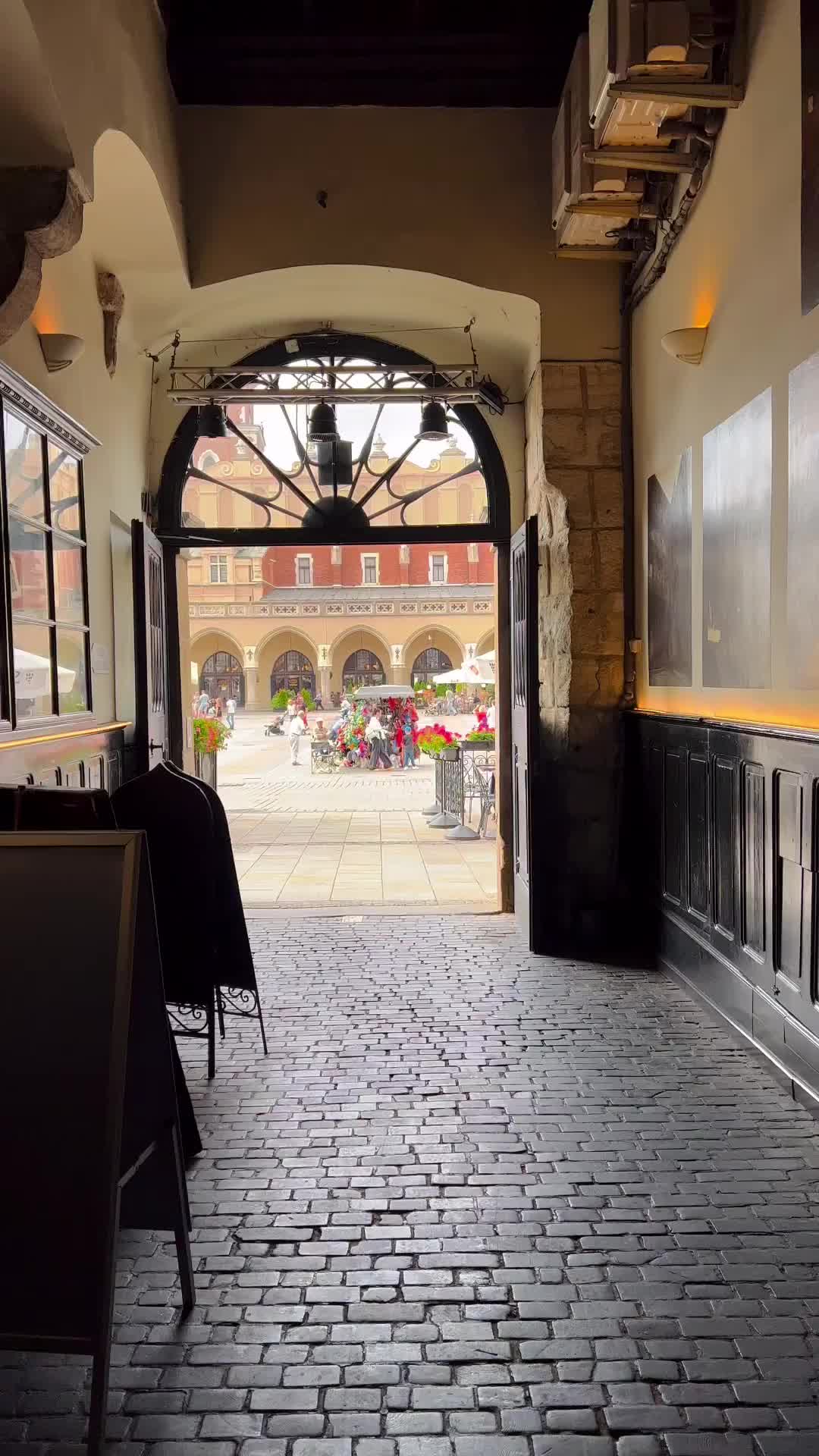 Doors to the Old Town 🗝

📍 Rynek Główny 6
📌 Tag us #krakowplaces
❣️ Follow our pages:
@polandplaces @warsawplaces @wroclawplaces

#krakowcity #krakowoldtown #krakowguide #polandplaces #polandisbeautiful #europetravels #bestcitiesofeurope