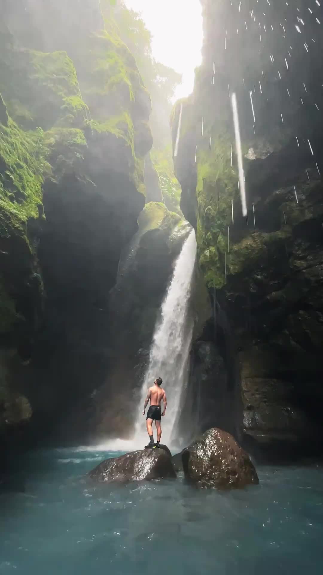 Discover El cañón del Río Barroso, Costa Rica