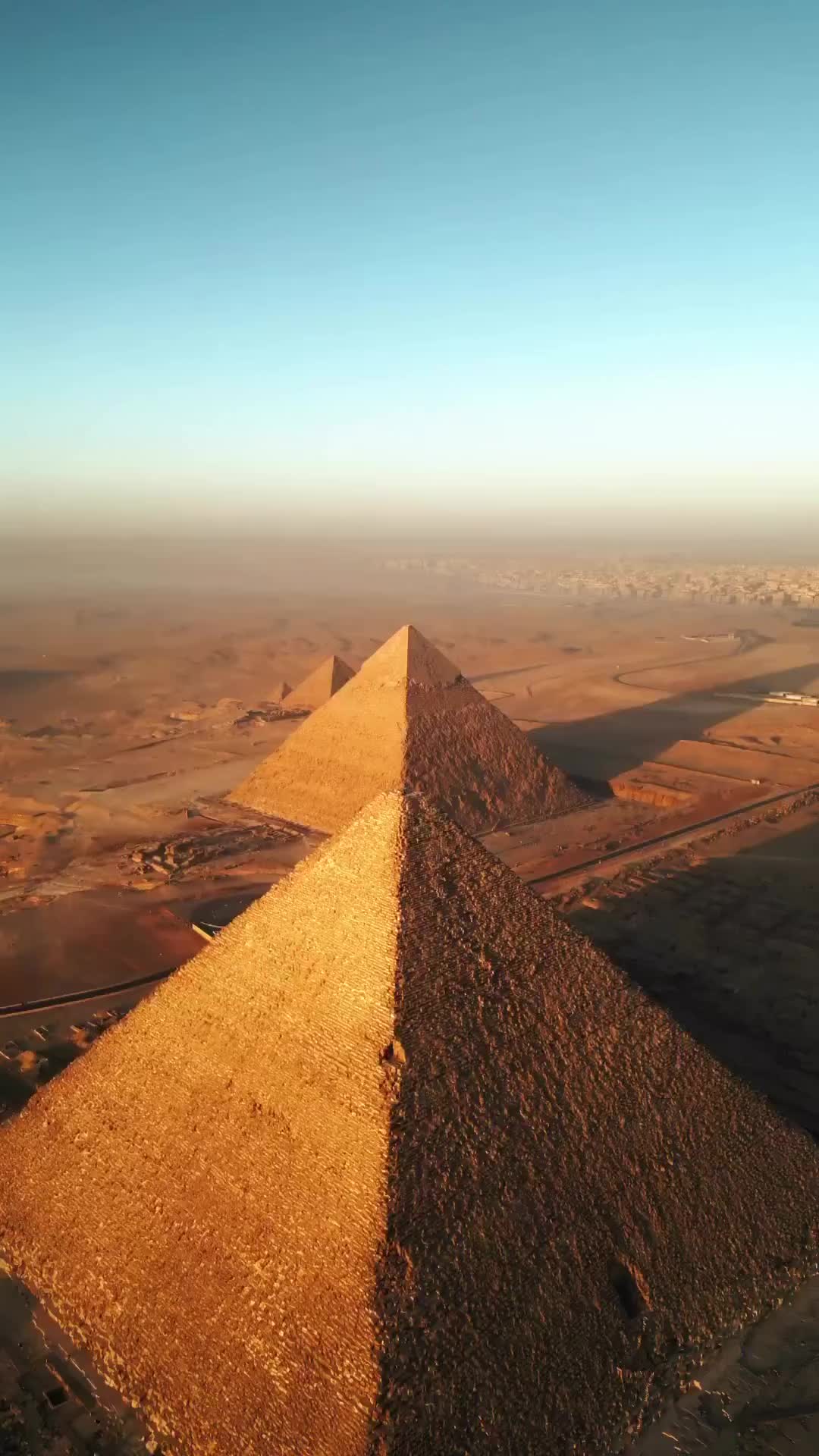 The Great Pyramid of Giza: Oldest Wonder of the World