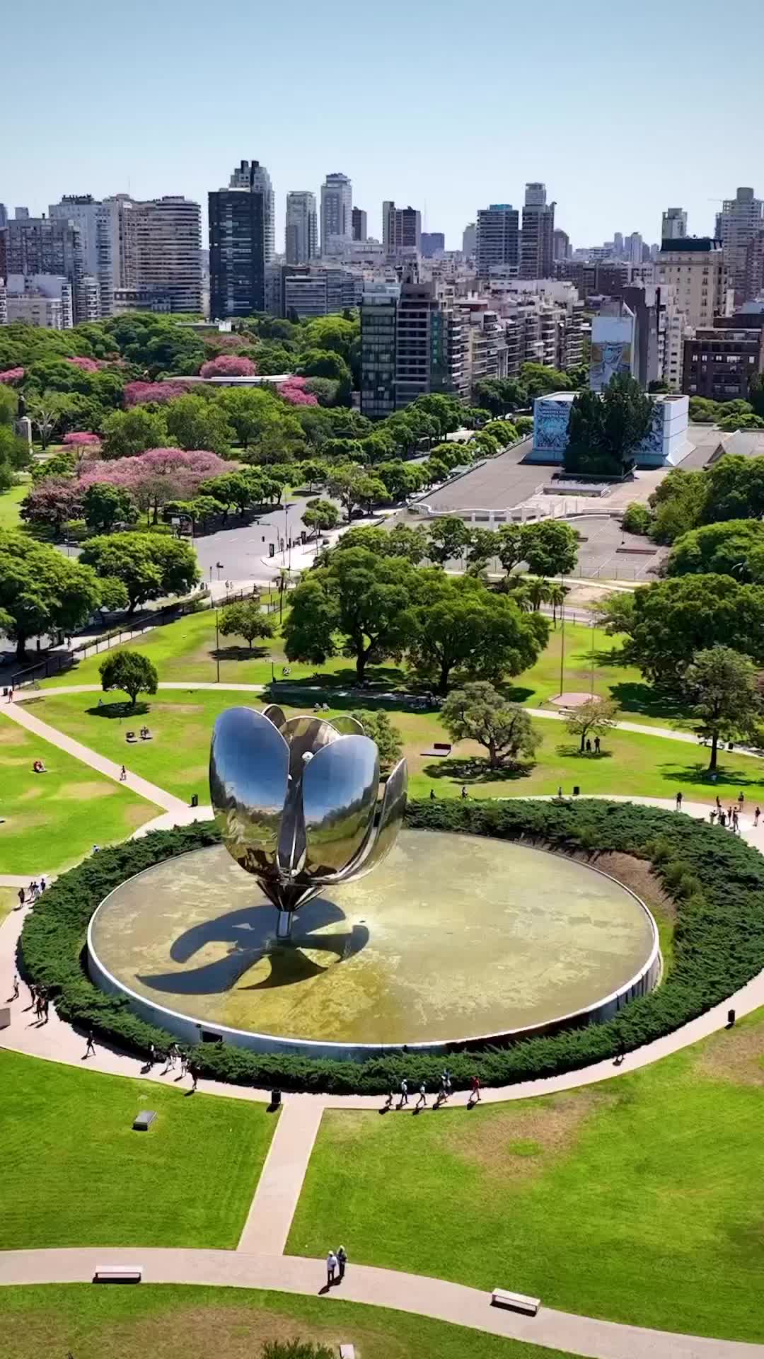 Discover La Floralis Genérica in Buenos Aires 🌺🇦🇷