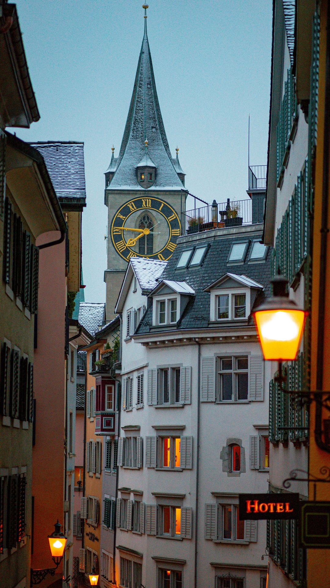 There is a chance of snow in the city tomorrow ❄️ 
Who is excited to see the snow white beauty in Zürich again?
.
.
.
#zürich #zurich #snowing #beautifuldestinations #tipicks #iamatraveler #voyaged #forbestravelguide #swiss #switzerland #europetrip #traveleurope #snowday #visitzurich #inlovewithswitzerland #ineedswitzerland #schweiz