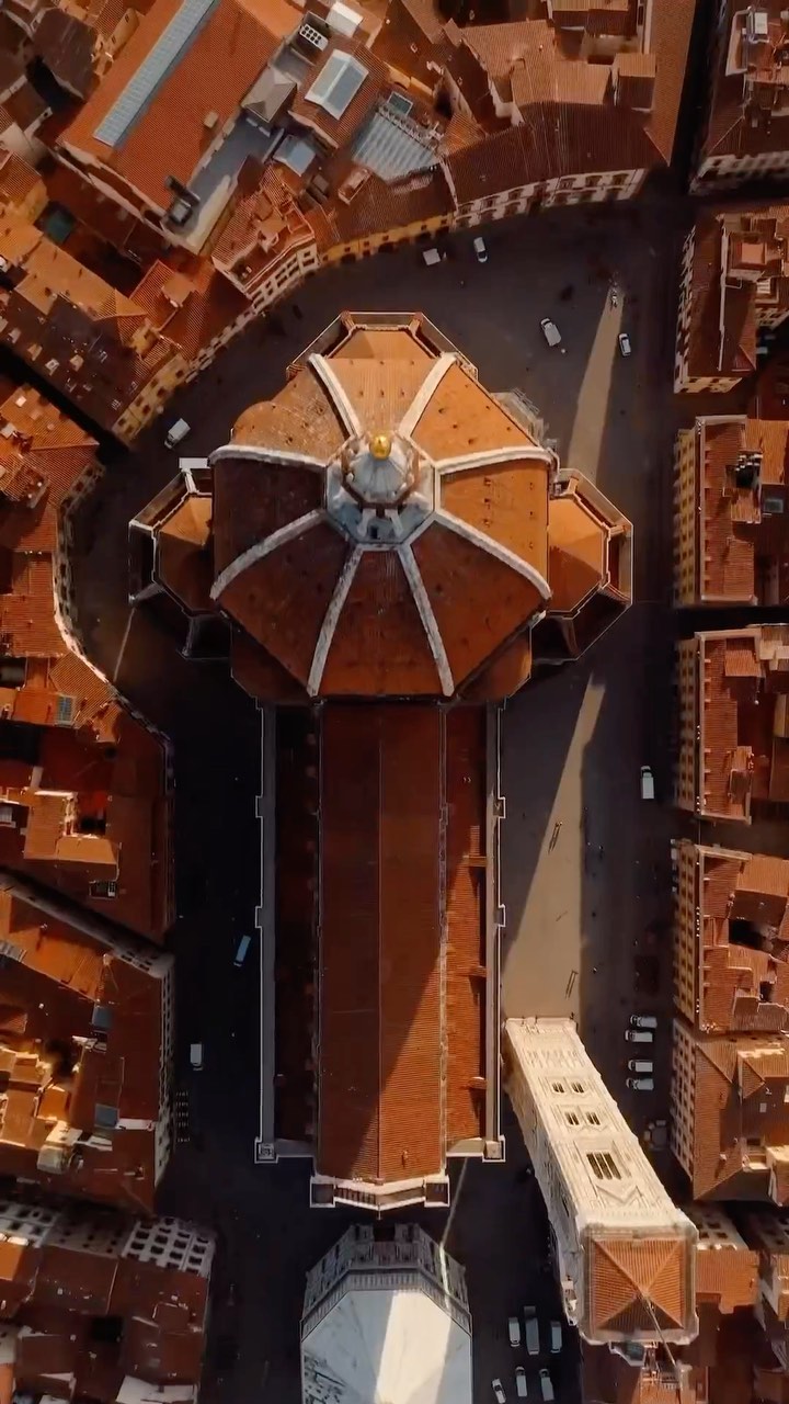 🚁📽️Sorvolo sul Magnifico Duomo di Firenze ⚜️

📽️ @maxwellgogolev 
 
1️⃣ Punto di riferimento storico: Il Duomo di Firenze è una meraviglia architettonica che risale al XIII secolo. La sua cupola distintiva è stata progettata da Brunelleschi e ancora oggi si erge imponente nel cuore della città.
2️⃣ Opere d’arte mozzafiato: All’interno del Duomo si trovano alcune delle opere d’arte più celebri al mondo. La statua di David di Michelangelo e il Battistero di San Giovanni sono solo alcuni esempi di capolavori che si possono ammirare all’interno di questo straordinario edificio.
3️⃣ Una vista panoramica indimenticabile: Salendo sulla cupola del Duomo, si può godere di una vista spettacolare sulla città di Firenze. Le colline circostanti, i tetti rossi delle case e il fiume Arno creano uno scenario da cartolina che lascerà un ricordo indelebile.

ENG
1️⃣ Historical Landmark: The Duomo of Florence is an architectural marvel dating back to the 13th century. Its distinctive dome, designed by Brunelleschi, still stands tall in the heart of the city today.
2️⃣ Breathtaking Artworks: Inside the Duomo, you can find some of the world’s most renowned works of art. Michelangelo’s David statue and the Baptistery of San Giovanni are just a few examples of masterpieces that can be admired within this extraordinary structure.
3️⃣ Unforgettable Panoramic View: Climbing to the top of the Duomo’s dome offers a spectacular view of the city of Florence. The surrounding hills, red-tiled rooftops, and the Arno River create a postcard-perfect setting that will leave an indelible memory.

Condividi la bellezza del Duomo di Firenze
Follow @ig_tuscany_ 
______________________________________________

#ig_italia #italy #florence #tuscany #florenceitaly #cittadifirenzeufficiale #vivofirenze #florencemypassion #unlimitedflorence #toscana_splendida #tuscany #toscanalike #toscanagram #nightshots #dronestagram #dronedaily #visittuscany #instatuscany #yallerstoscana