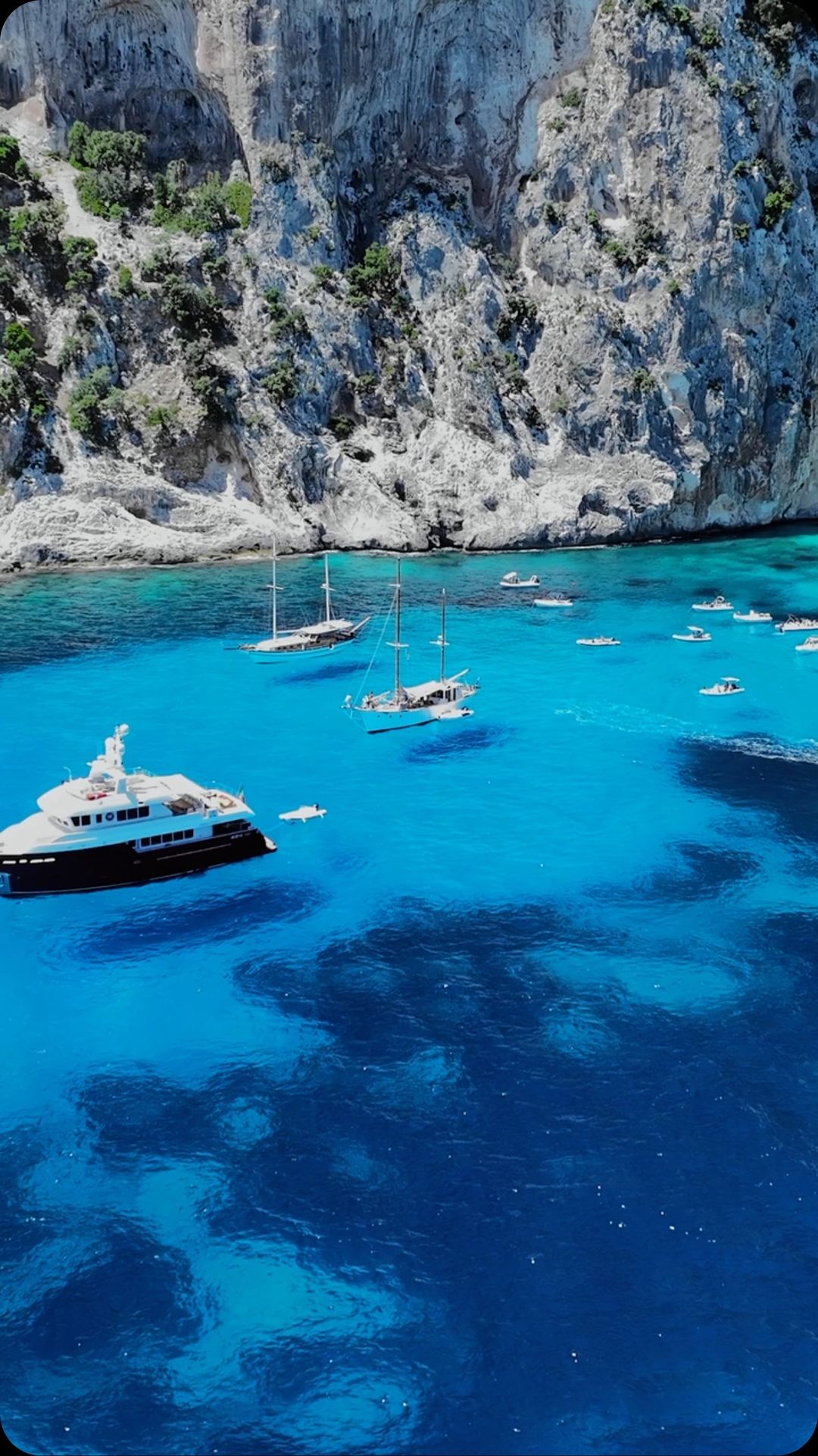 📌 Piscine di Venere - Baunei 

Qua dove le barche fluttuano ⛵️

#costadibaunei #piscinedivenere #sardinia #cerdeña #naturegeography #awesome_photographers
#italiainunoscatto #lanuovasardegna #sardegnaofficial
#piscinanaturale #spiaggesardegna #volgoitalia
#sardegna_reporter #g_italia #sardegna #destination_italy
#beautifuldestinations #bestvacations #earthpix
#wonderful_places #world_great #spiaggedasogno
#ladolcevitaly #ig_vision #ogliastra #italy #italia
#travel_drops #travel #sardream