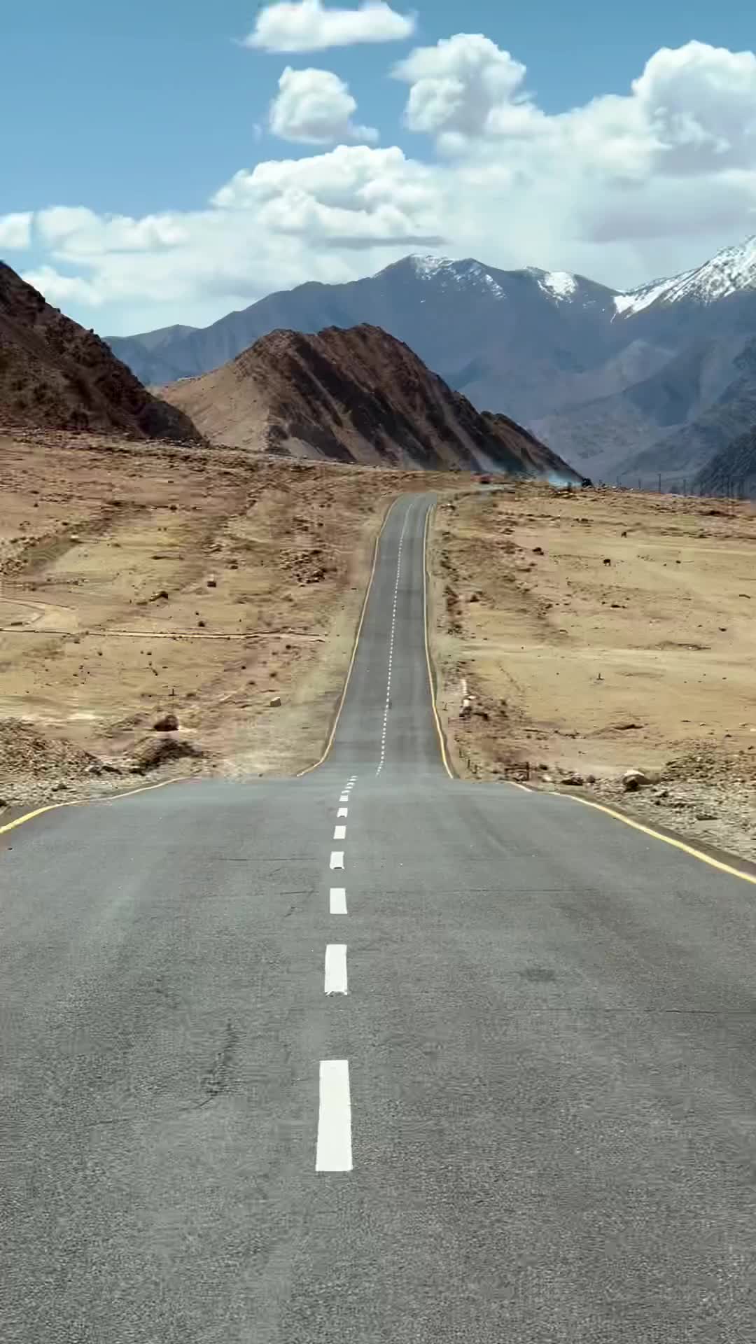 Stunning Leh Roads – Drive Through Breathtaking Scenery