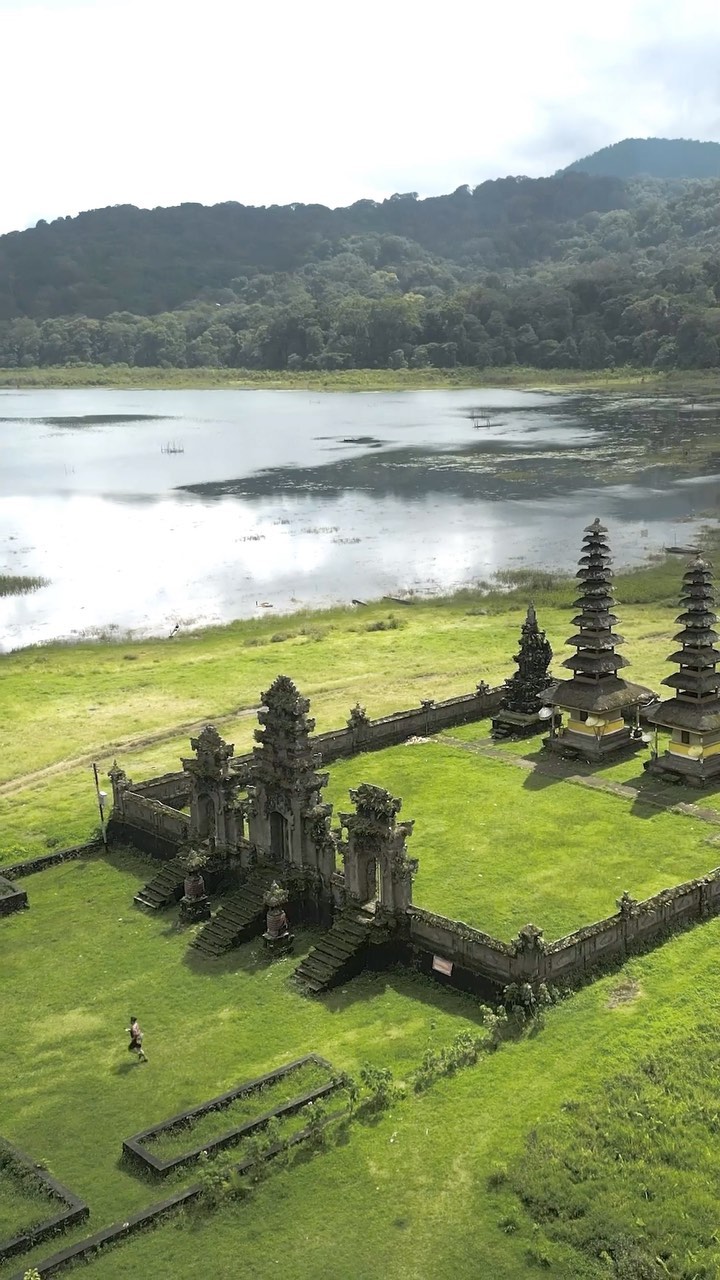 How do you rate this lake to spend one of your morning in Bali? ⭐️ 

I tried to make it one, and gues what? we got the best weather out there! Actually there were also a lot of good place to stay nearby so you don’t have to worry about anything. They called this place Tamblingan Lake right in the north of Bali or just 3 hours away from Seminyak.

You can also visit tons of great place here such as forest and waterfalls, so you need more of days exploring this area i guess. Wishing you get the best weather and nature if you’re coming to this place! 

Peace! ✌🏼