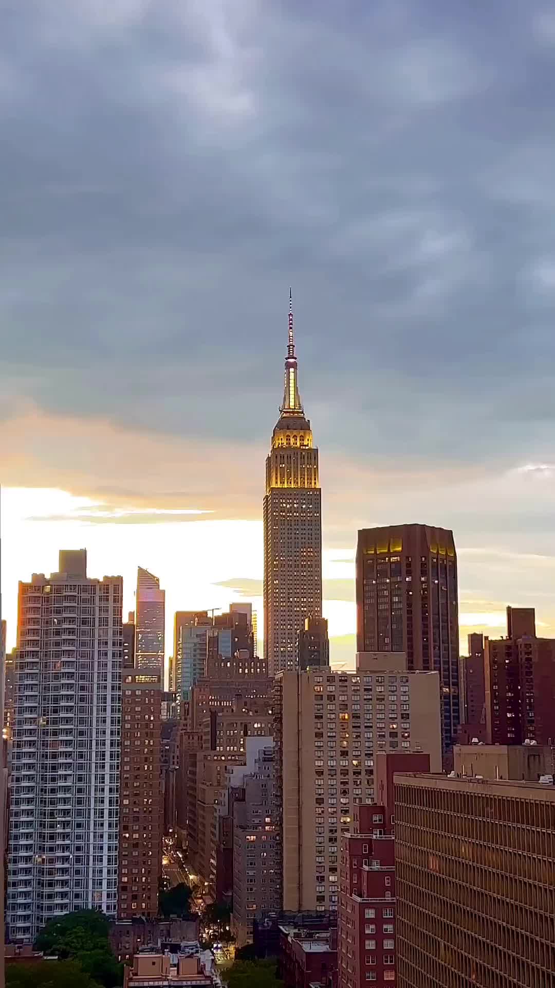 Hello Sunday! Captivating NYC Cityscape 🗽✨