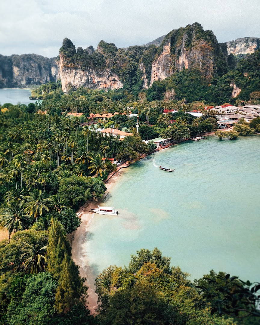 Arrival and First Evening in Railay